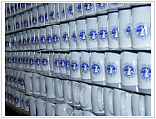 Печать Логотипа в один цвет на кружке тираж (тампонная печать)